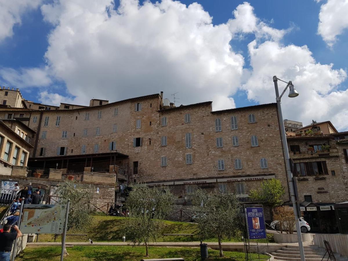 Hotel Il Castello Ассізі Екстер'єр фото