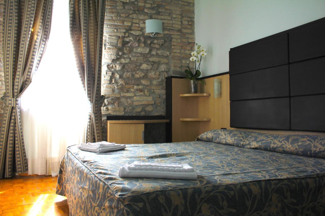 Hotel Il Castello Ассізі Екстер'єр фото