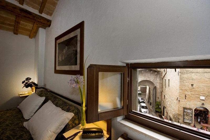 Hotel Il Castello Ассізі Екстер'єр фото