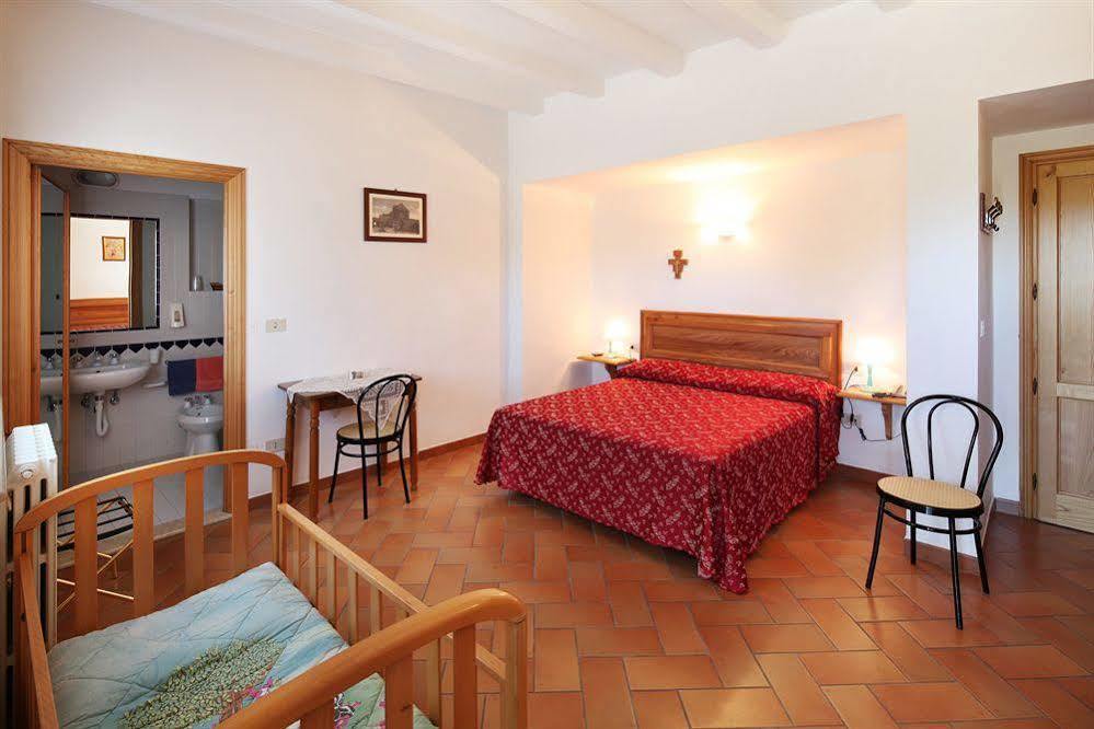 Hotel Il Castello Ассізі Екстер'єр фото