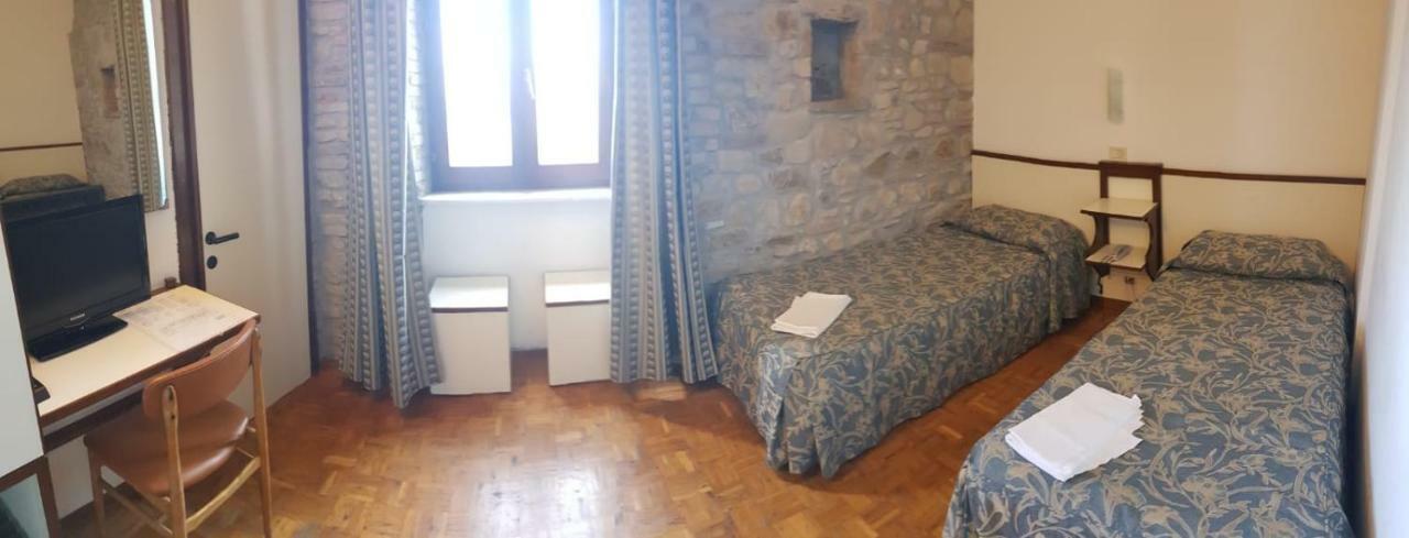 Hotel Il Castello Ассізі Екстер'єр фото