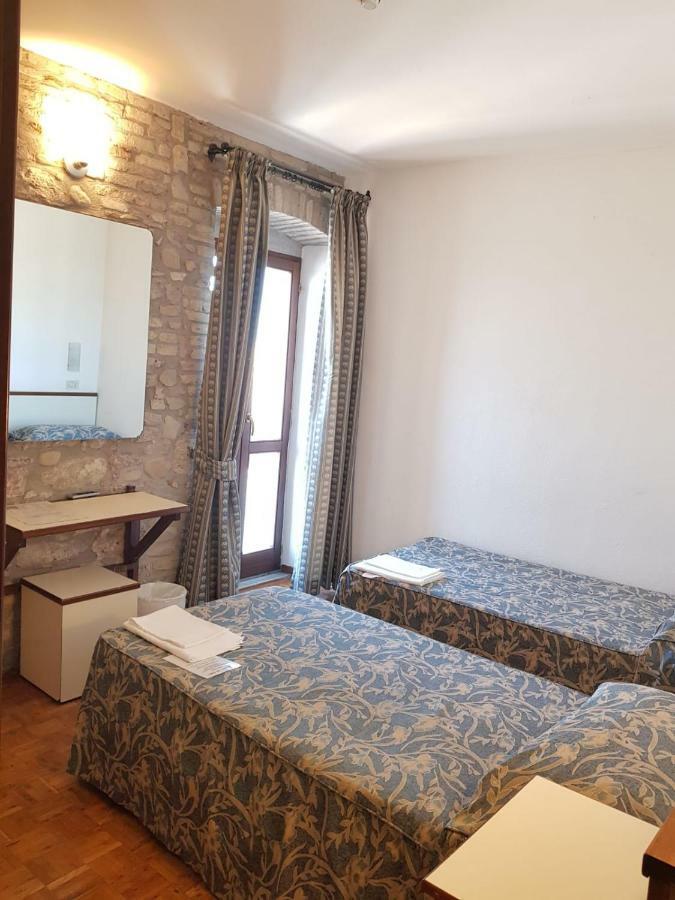 Hotel Il Castello Ассізі Екстер'єр фото