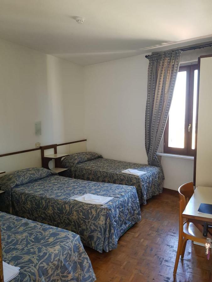 Hotel Il Castello Ассізі Екстер'єр фото